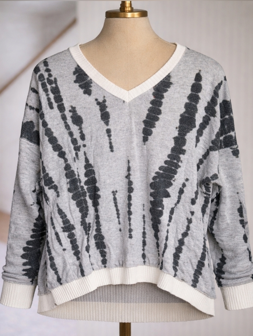 Via Vitale Wool Blend Vneck Sweater Mediun